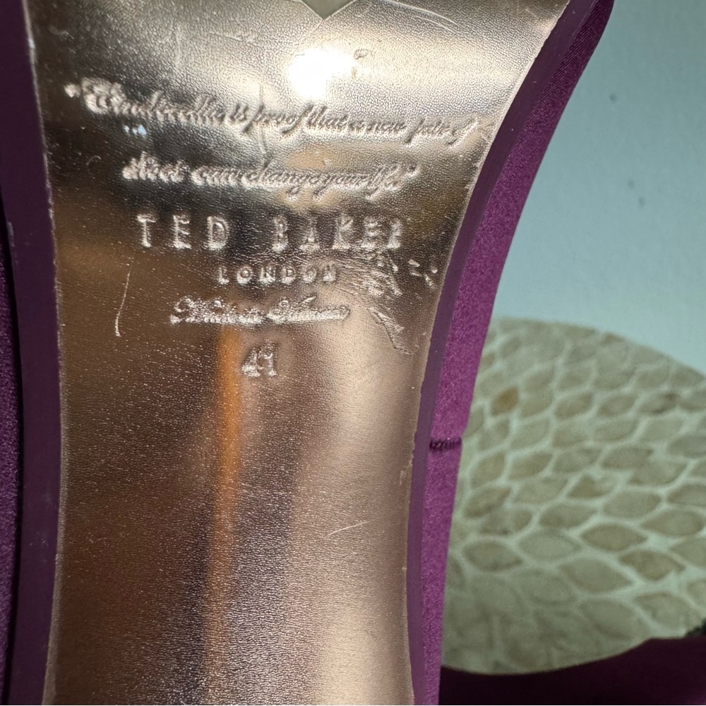 Satin Pointed-Toe High Heels with Crystal Brooch - Plum - Picture 9 of 9